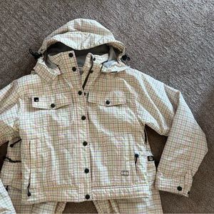 Awesome Snowboarding/Skiing🏂⛷️😎 Outfit Great Condition tons of pockets 🌸